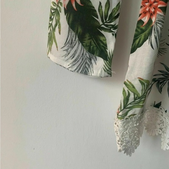 Brave Soul Playsuit Lace Trim Botanical Print Size S 8 UK V-Neck front and Back - Picture 3 of 7